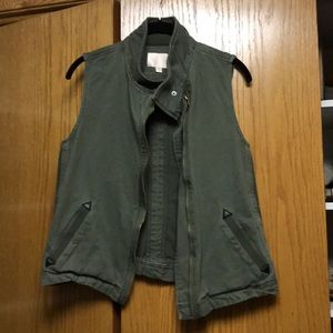 Skies are Blue olive vest